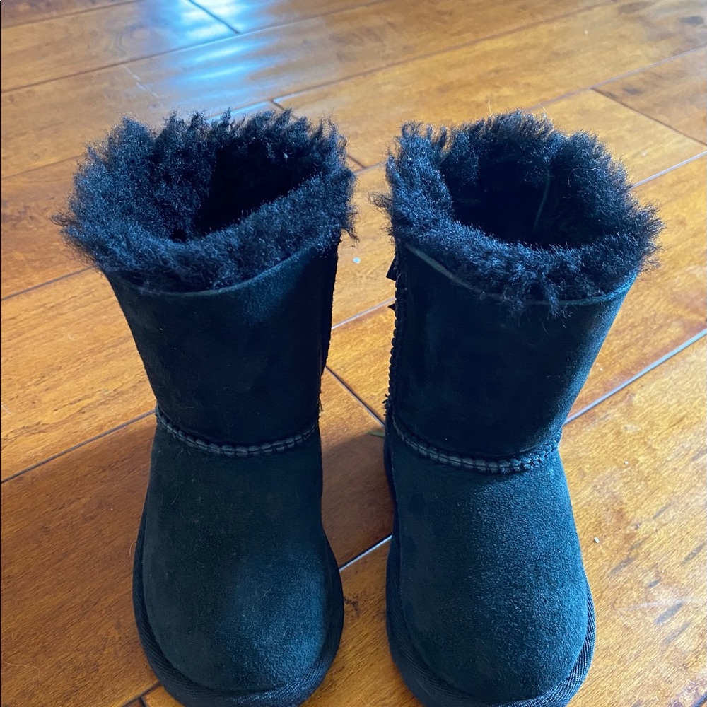 BRAND NEW Black Uggs Baby/Toddler Size 6